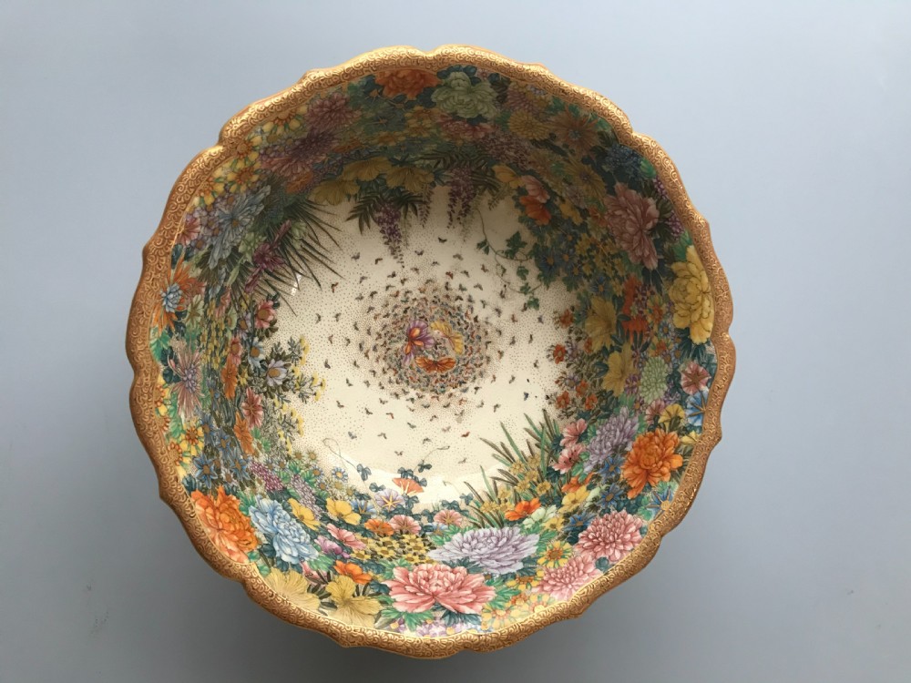 Japanese Satsuma bowl by HOZAN .