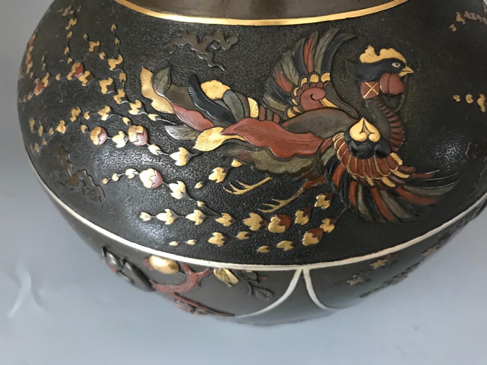 FINE JAPANESE ONLAID BRONZE VASE . View XI