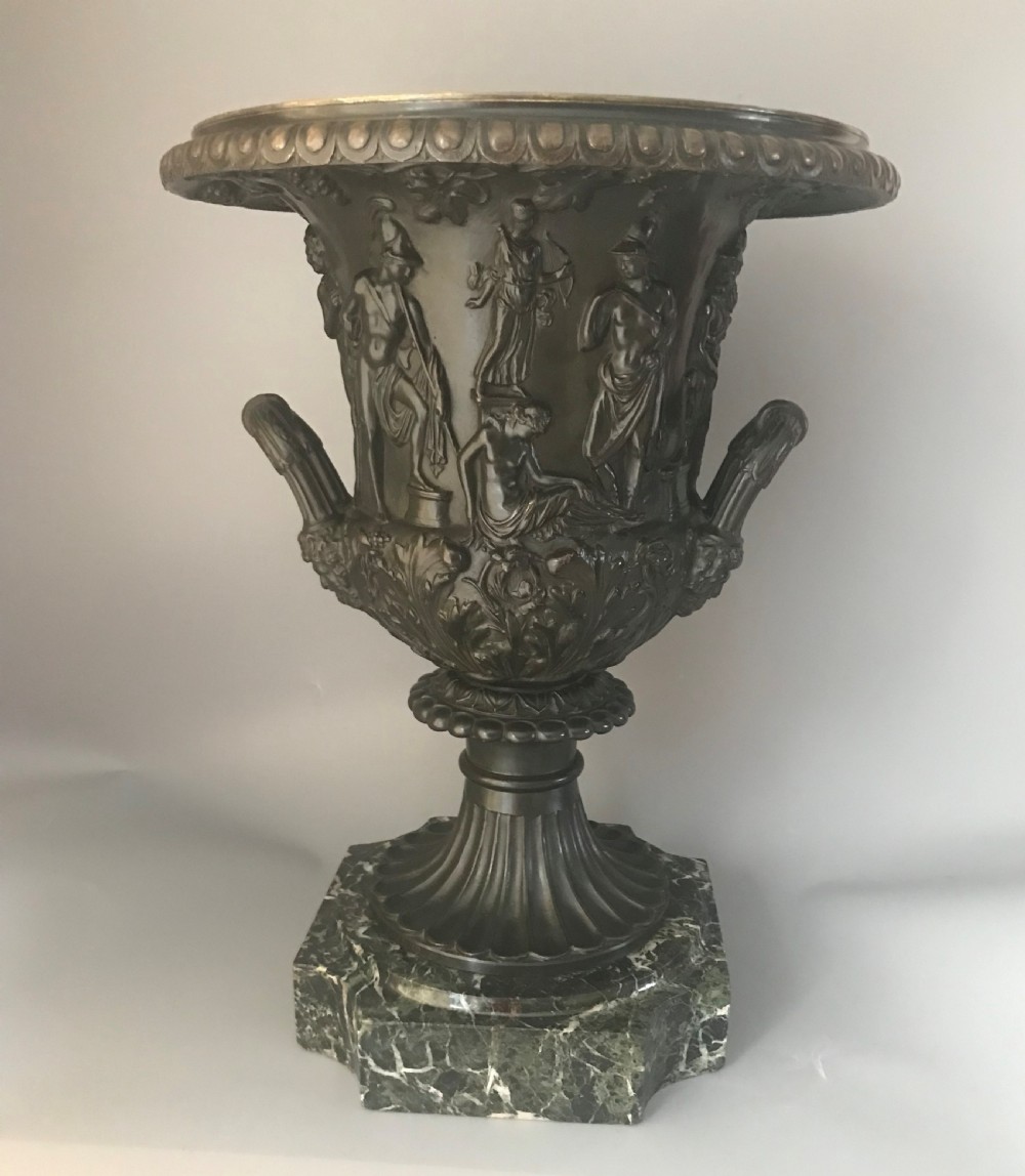 LARGE ANTIQUE CLASSICAL BRONZE URN.