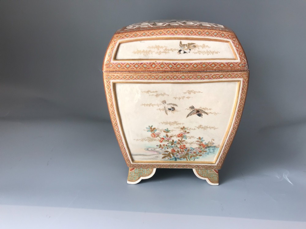 RARE AND LARGE ANTIQUE JAPANESE SATSUMA KORO. View VI