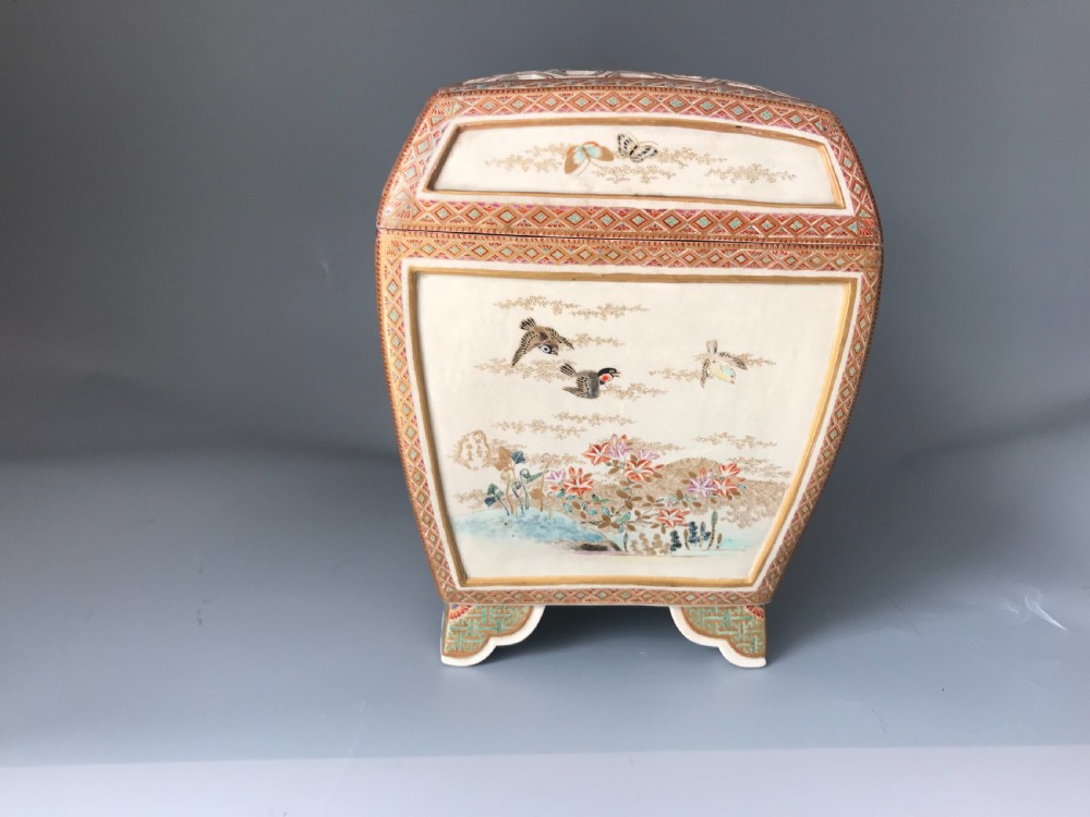 RARE AND LARGE ANTIQUE JAPANESE SATSUMA KORO. View VII