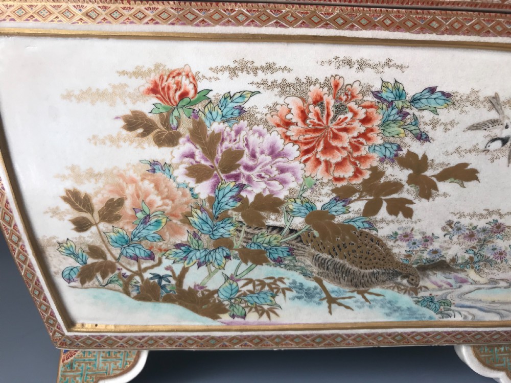 RARE AND LARGE ANTIQUE JAPANESE SATSUMA KORO. View XII