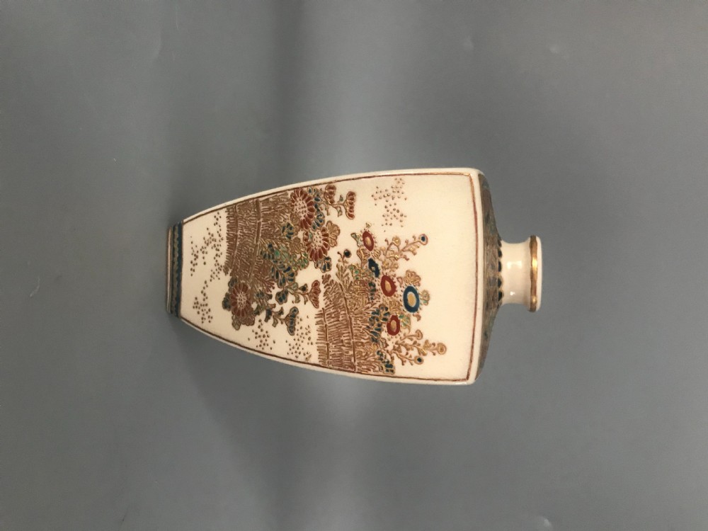 Japanese Imperial satsuma vase . View V