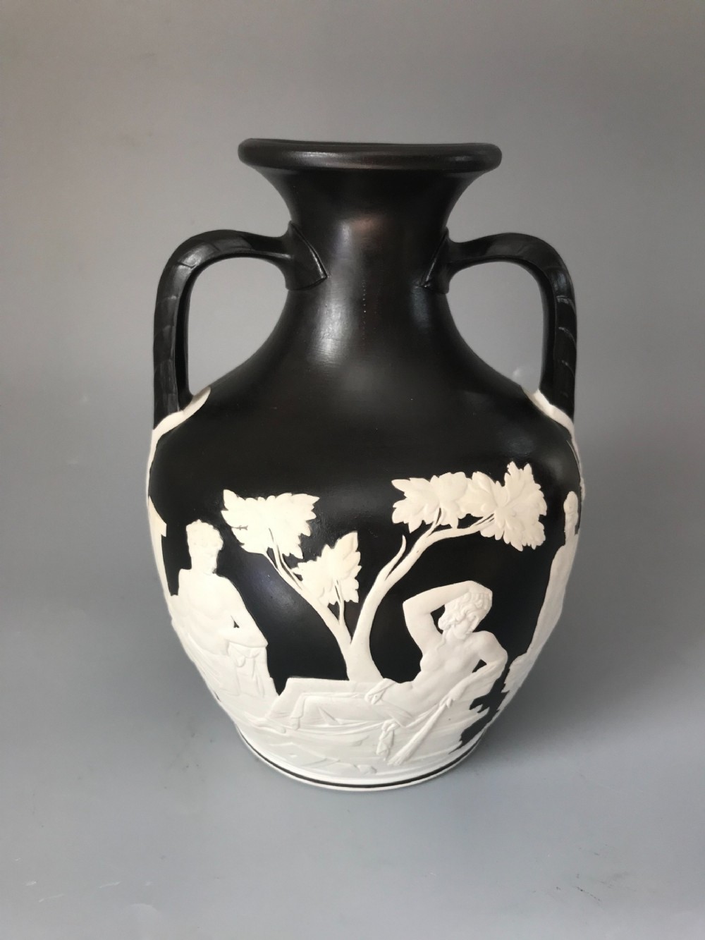 ANTIQUE WEDGWOOD RARE EARLY PORTLAND VASE.