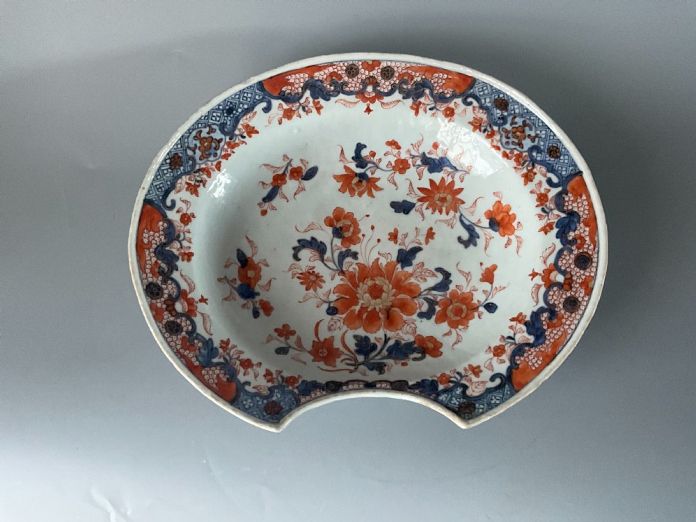 18C.IMARI BARBERS BOWL .