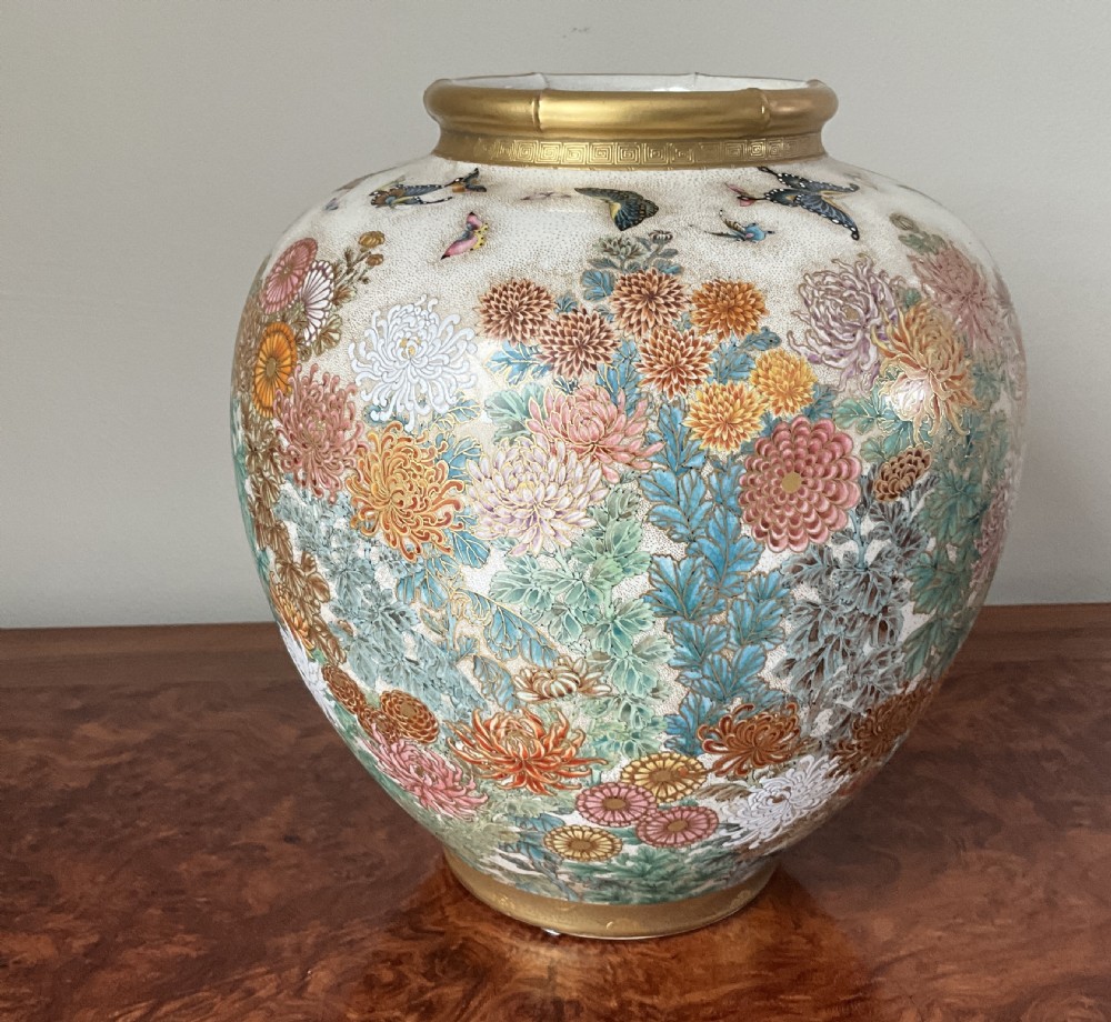 JAPANESE SATSUMA VASE by RYOZAN. View IV