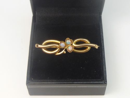 EDWARDIAN 15CT GOLD AND OPAL BROOCH
