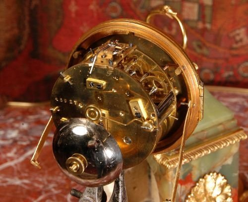 fig 4. Ormolu and Onyx Pendule D'Officier
retailer - Waring and Gillow, London