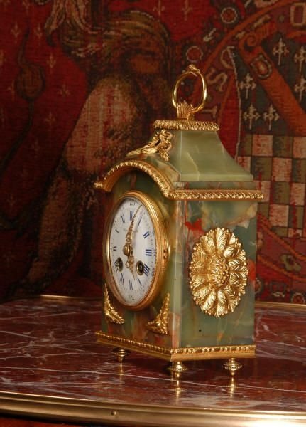 fig 2. Ormolu and Onyx Pendule D'Officier
retailer - Waring and Gillow, London
