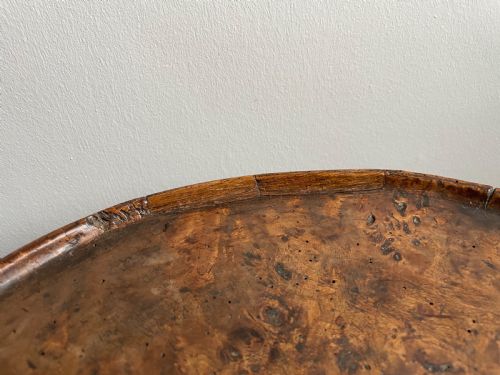 A GEORGE III BURR OAK WINE TABLE - ADDITIONAL PHOTO 3