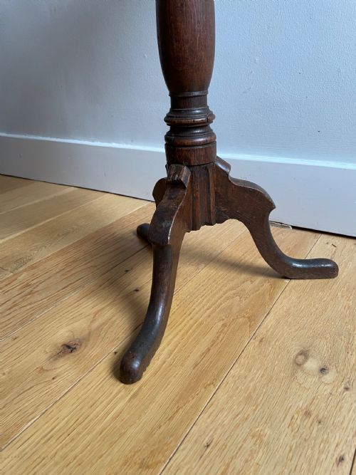 A GEORGE III BURR OAK WINE TABLE - ADDITIONAL PHOTO 4