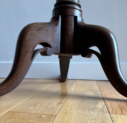 A SCOTTISH GEORGE II MAHOGANY OCCASIONAL TABLE - ADDITIONAL PHOTO 1