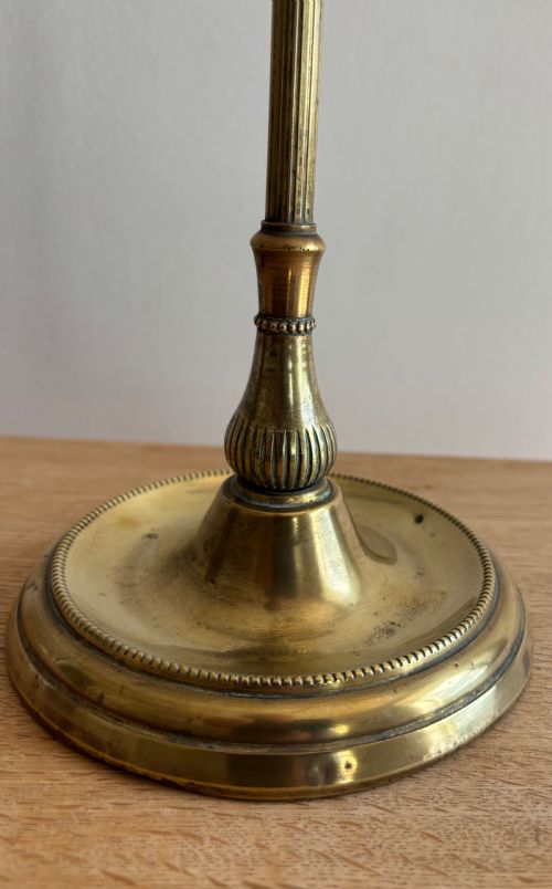 AN EDWARDIAN ADJUSTABLE BRASS LAMP - ADDITIONAL PHOTO 4