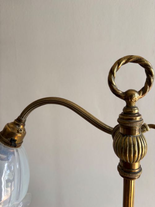 AN EDWARDIAN ADJUSTABLE BRASS LAMP - ADDITIONAL PHOTO 3