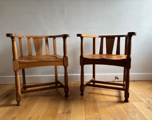 A PAIR OF EDWARDIAN OAK CHAIRS - ADDITIONAL PHOTO 3