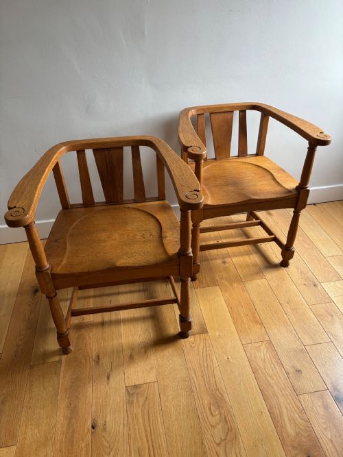 A PAIR OF EDWARDIAN OAK CHAIRS - ADDITIONAL PHOTO 2