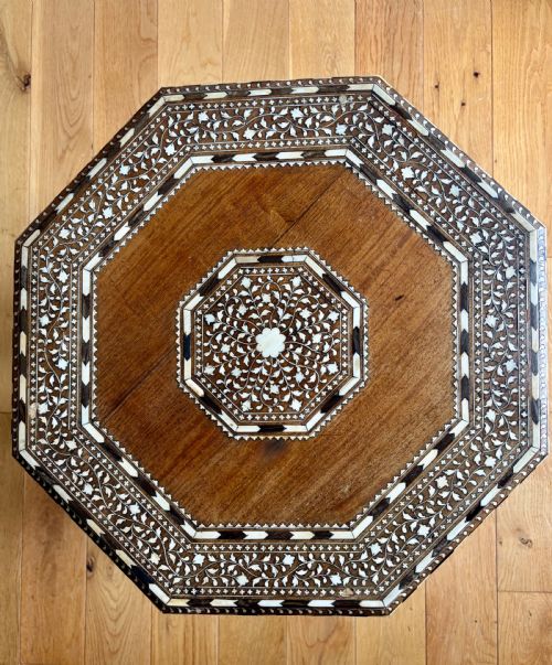 AN EXCEPTIONAL HOSHIAPUR OCTAGONAL TABLE - ADDITIONAL PHOTO 1