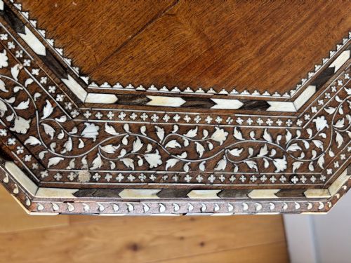 AN EXCEPTIONAL HOSHIAPUR OCTAGONAL TABLE - ADDITIONAL PHOTO 5