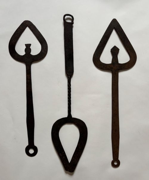 A COLLECTION OF SCOTTISH 19TH CENTURY BANNOCK TURNERS - ADDITIONAL PHOTO 2