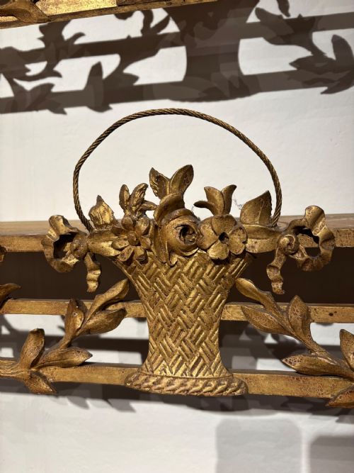 A RARE SET OF 3 GEORGE III GILT WOOD PELMETS WITH MATCHING TIE BACKS - ADDITIONAL PHOTO 1
