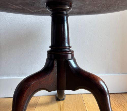 AN EARLY GEORGE III MAHOGANY DUMB WAITER - ADDITIONAL PHOTO 1