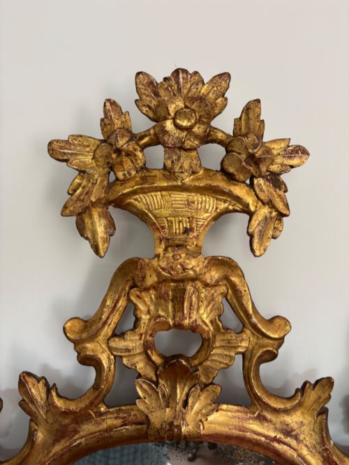 A PAIR OF 18TH CENTURY VENETIAN GILT WOOD MIRRORS - ADDITIONAL PHOTO 1