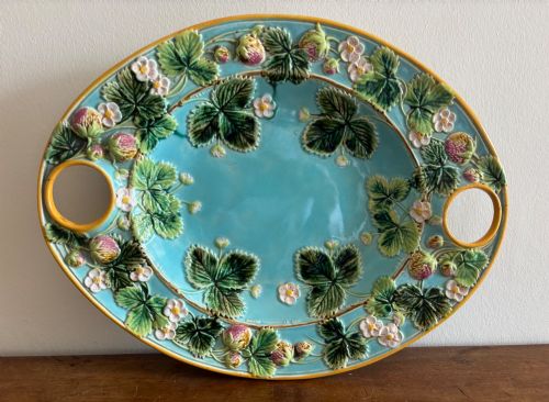 A MAJOLICA STRAWBERRY DISH BY GEORGE JONES