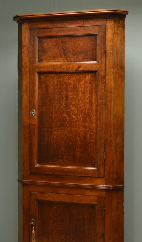 fig 2. Quality Georgian Figured Oak Large Antique Floor Standing Corner Cupboard.