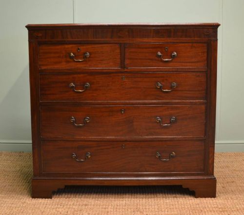 George III Mahogany Antique Chest of Drawers with Beautiful Shell Inlay.