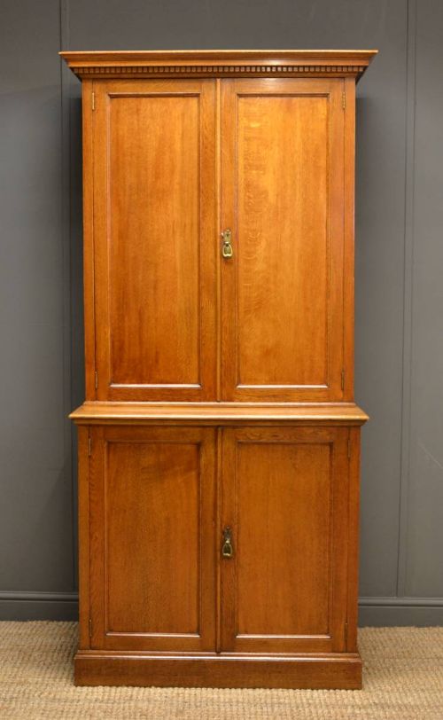 Quality Victorian Oak Antique Cupboard.