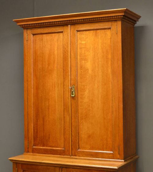 fig 2. Quality Victorian Oak Antique Cupboard.
