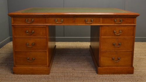 Stunning Quality Antique Scottish Victorian Oak Partners Desk.