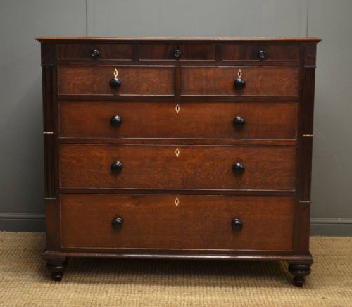 Quality Georgian Oak Antique Chest of Drawers.