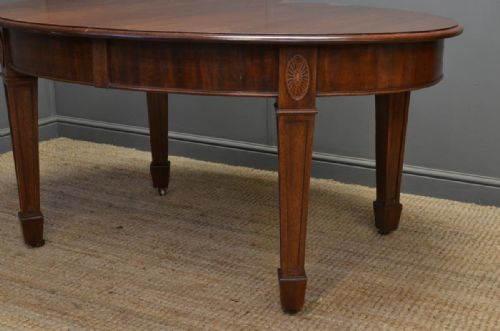 fig 2. Quality Edwardian Antique Mahogany Extending Dining Table.
