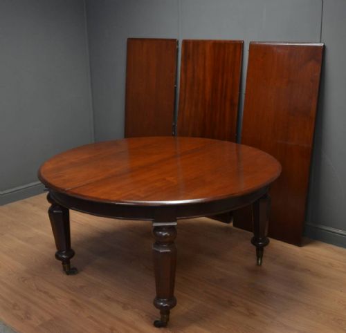Grand Victorian Mahogany Extending Antique Dining Table.