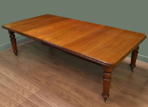 Mellow Mahogany Victorian Antique Extending Dining Table.