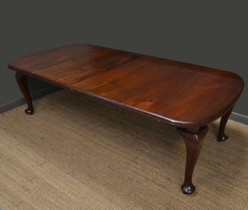 Edwardian Walnut Antique Extending Wind Out Dining Table.
