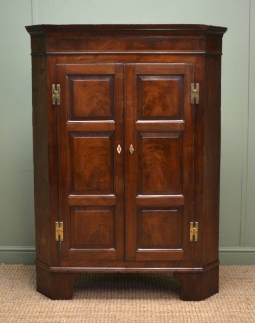 Quality Georgian Mahogany Floor Standing Antique Corner Cupboard