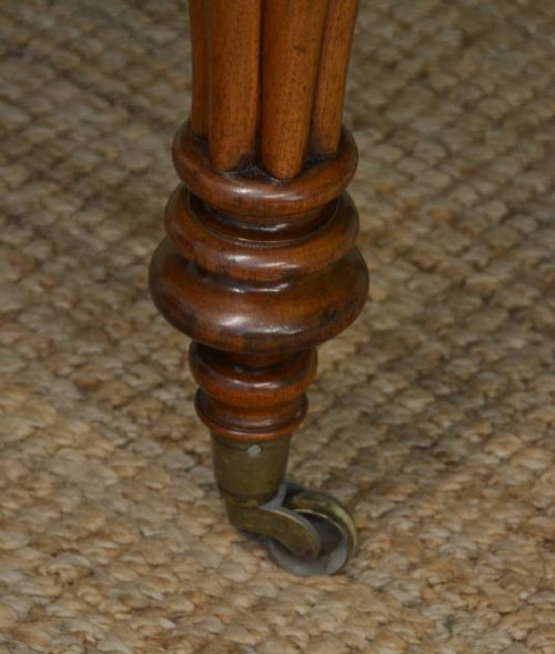 fig 2. Quality Mahogany Antique Victorian Dining Table with Detachable Legs!