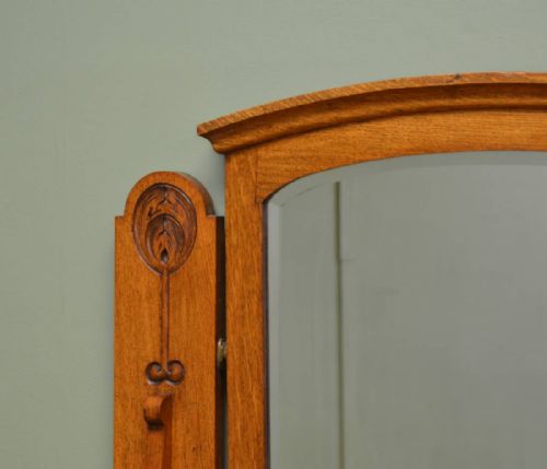 fig 3. Quality Solid Oak Victorian Arts and Crafts Antique Dressing Table
