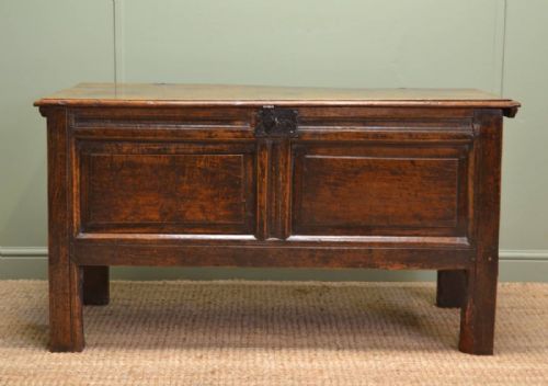 Early 18th Century Beautifully Figured Period Oak Antique Coffer.