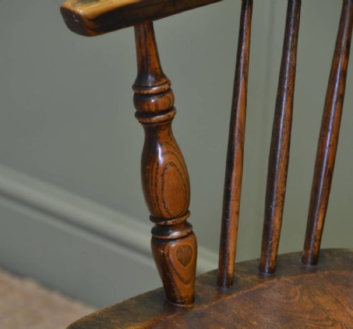 fig 2. Fine Country, Oak Wheel Back Antique Windsor Chair