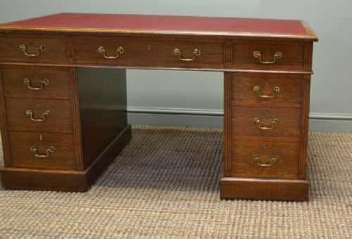 fig 1. Superb Quality Victorian Beautifully Figured Oak Pedestal Desk