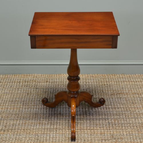 Elegant Victorian Mahogany Antique Occasional Side / Lamp Table