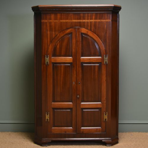 Quality Georgian Mahogany Floor Standing Corner Cupboard