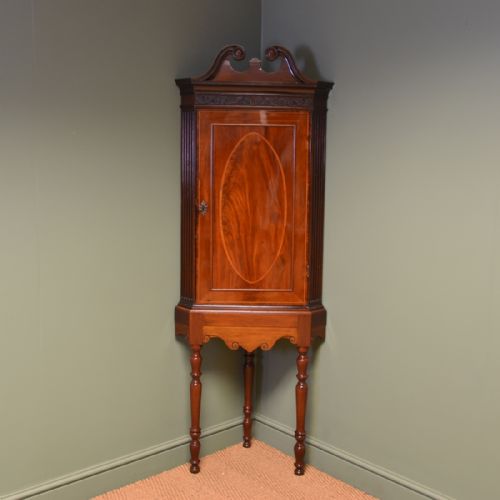 Elegant Georgian Figured Mahogany Antique Corner Cupboard on Stand