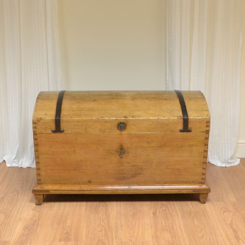 Country House Antique Victorian Large Dome Top Coffer