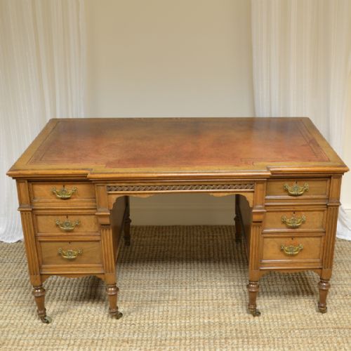Superb Quality Victorian Golden Oak Antique Pedestal Desk