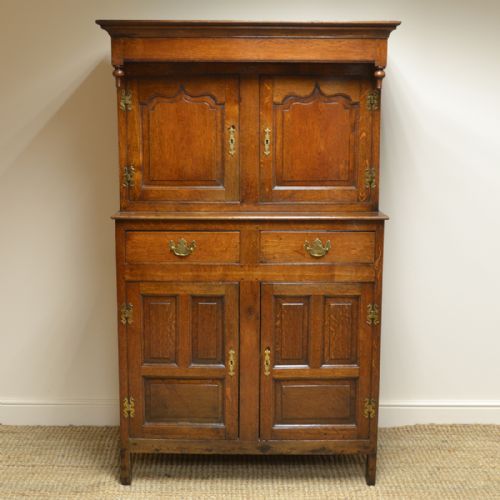 Magnificent Georgian Period Oak Cwpwrdd Deuddarn Cupboard