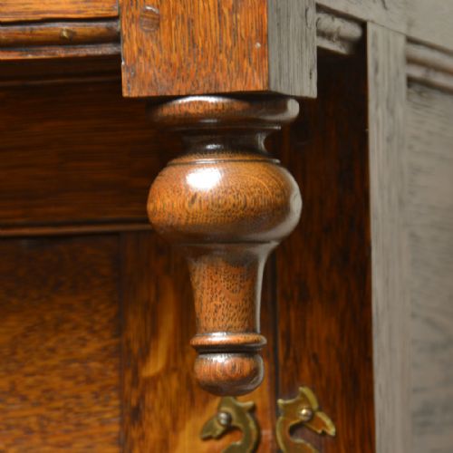 fig 3. Magnificent Georgian Period Oak Cwpwrdd Deuddarn Cupboard